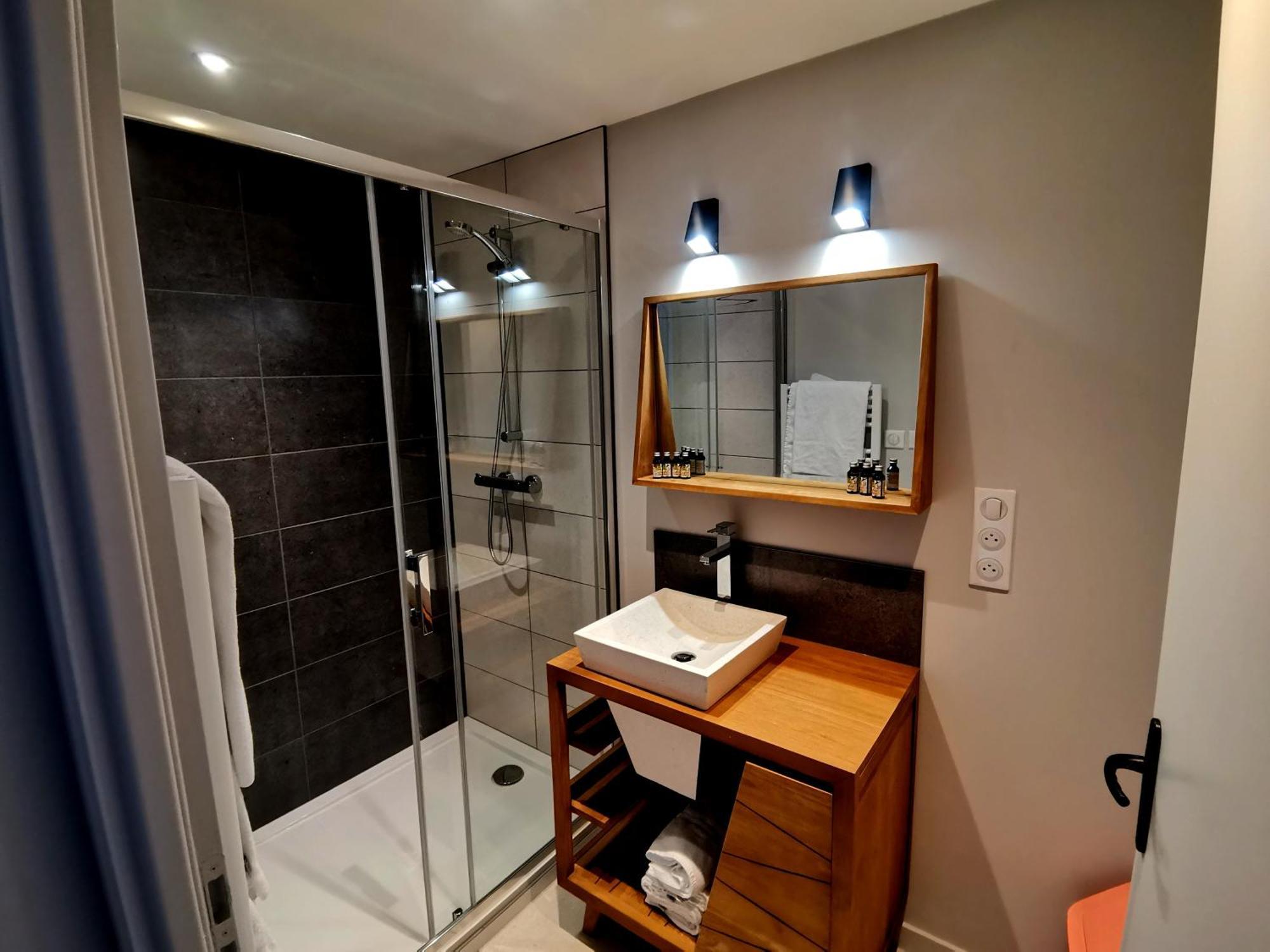 Logis Hotel Le Beau Site ชามบูง-ซัวร์-แลค ภายนอก รูปภาพ