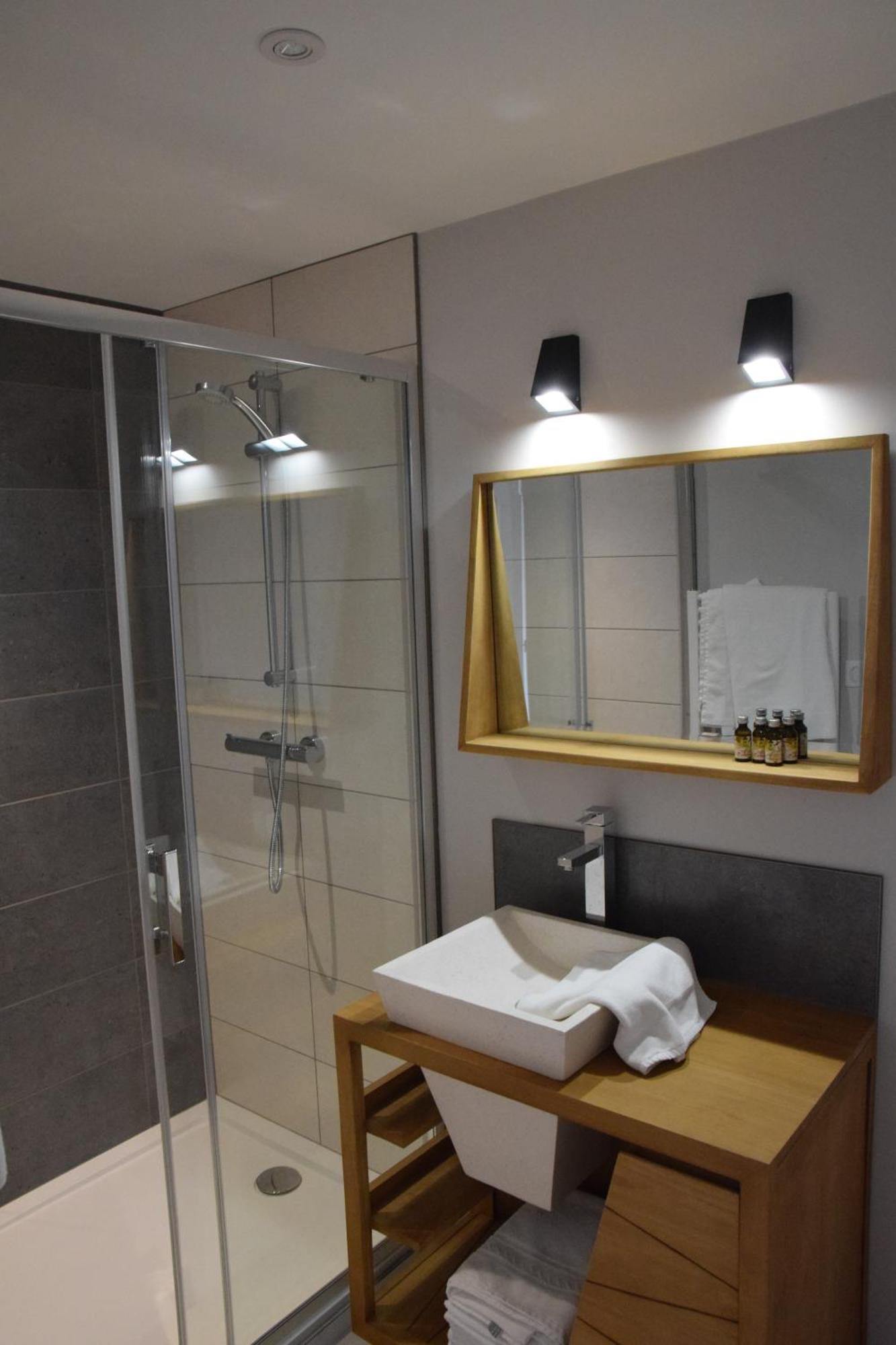 Logis Hotel Le Beau Site ชามบูง-ซัวร์-แลค ภายนอก รูปภาพ